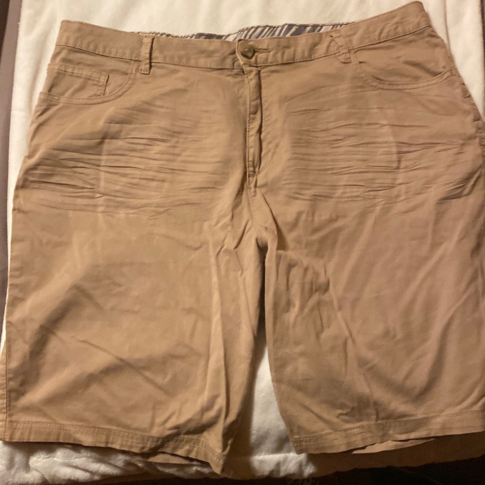 New women’s khaki shorts